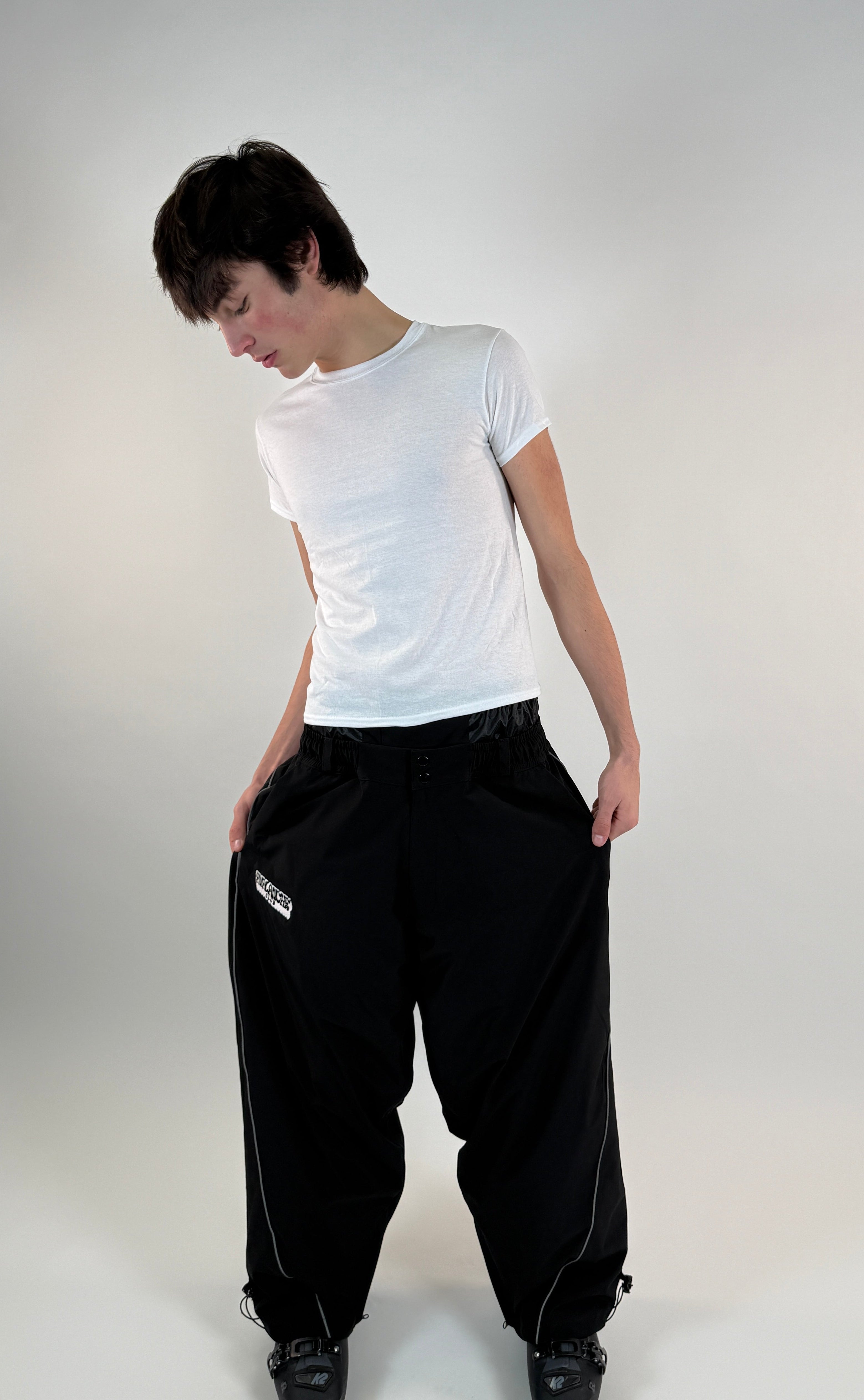 ❝𝐁𝐥𝐚𝐜𝐤 𝐑𝐞𝐟𝐥𝐞𝐜𝐭𝐢𝐯𝐞 𝐁𝐚𝐠𝐠𝐲 𝐏𝐚𝐧𝐭𝐬❞