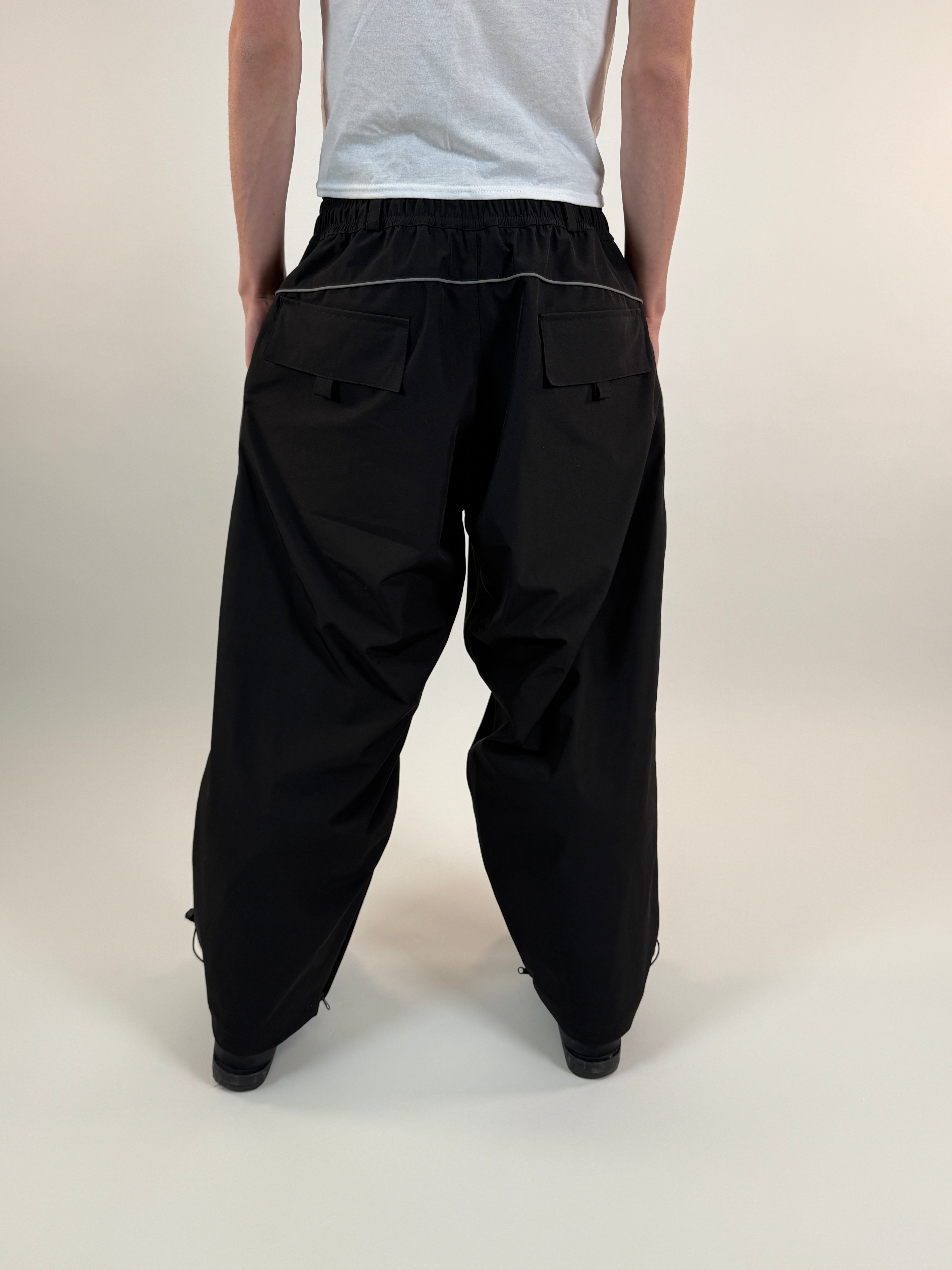 ❝𝐁𝐥𝐚𝐜𝐤 𝐑𝐞𝐟𝐥𝐞𝐜𝐭𝐢𝐯𝐞 𝐁𝐚𝐠𝐠𝐲 𝐏𝐚𝐧𝐭𝐬❞