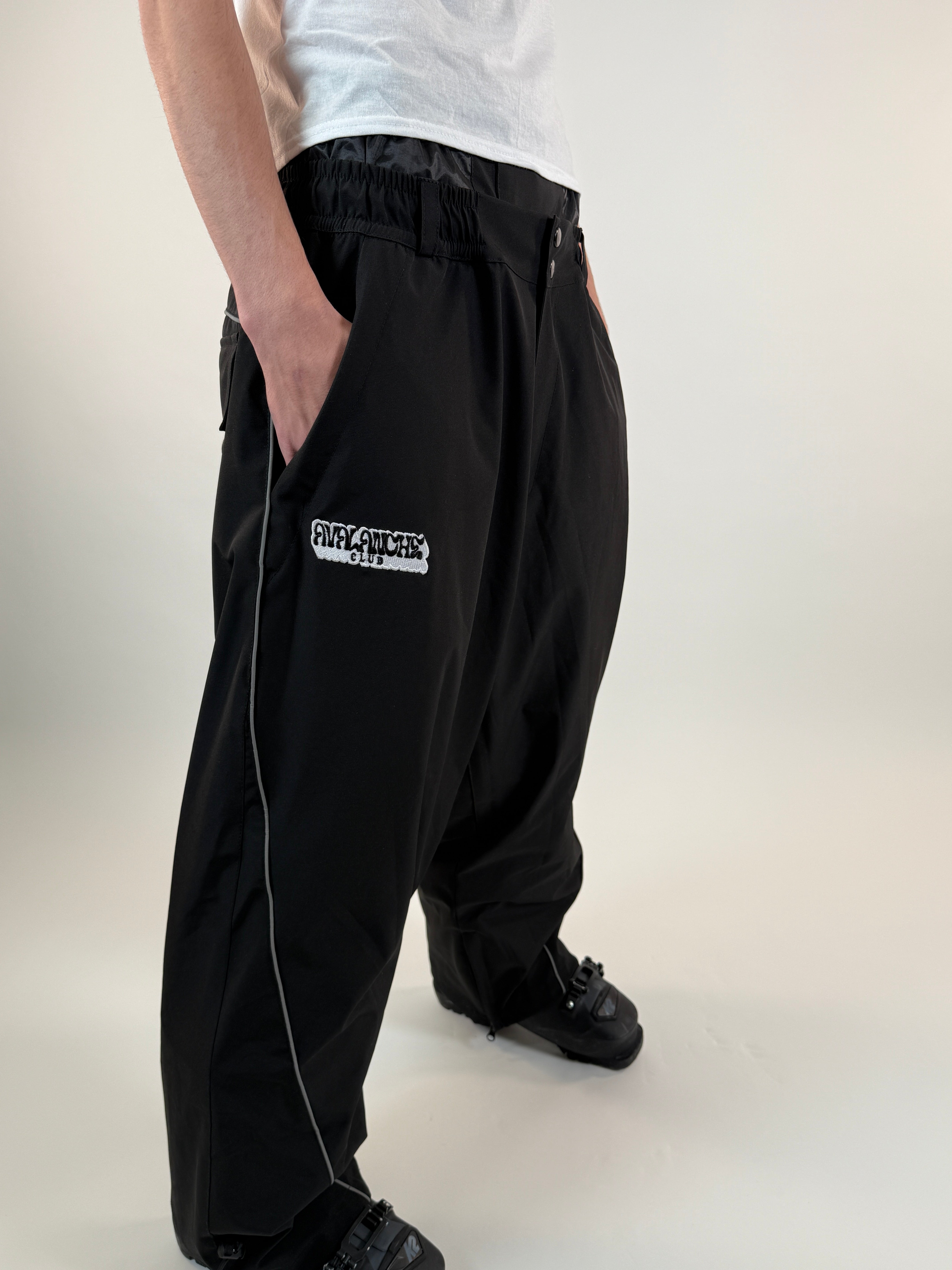 ❝𝐁𝐥𝐚𝐜𝐤 𝐑𝐞𝐟𝐥𝐞𝐜𝐭𝐢𝐯𝐞 𝐁𝐚𝐠𝐠𝐲 𝐏𝐚𝐧𝐭𝐬❞